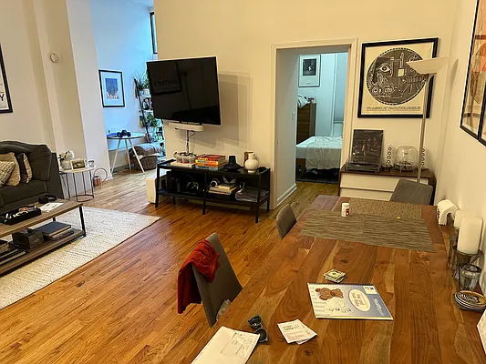 Rented by Joe Gotham LTD | media 21