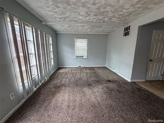 4th image of 6142 Hereford St