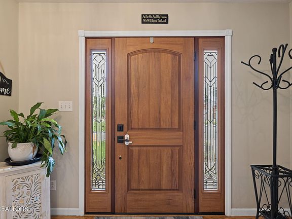 4th image of 717 Briar Way