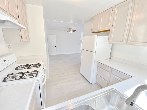 5th image of 10860 Blix St #1