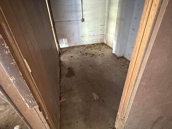 3rd image of 110 Fishpond Rd
