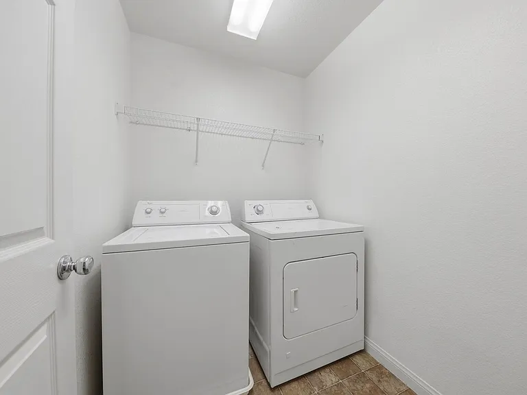 553 Brinkburn Point Ave — Photo 10