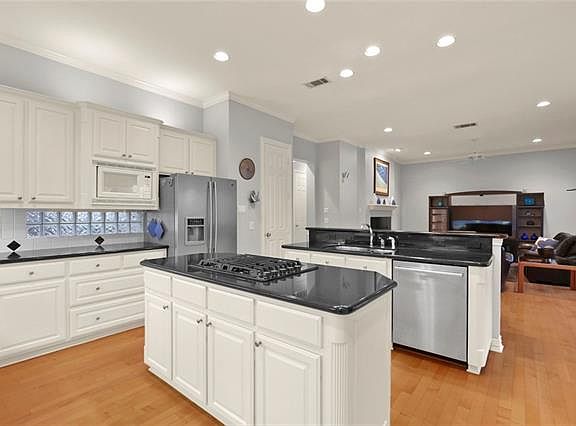 4th image of 1210 Kings Brook Dr