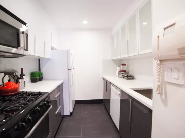 179 Grand Street 2F image 3 of 11