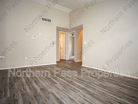 5th image of 1686 Saint Stephen Pl