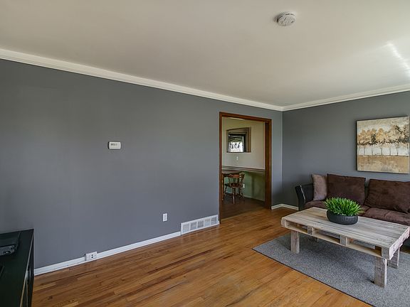 3rd image of 31008 Grandview Ave