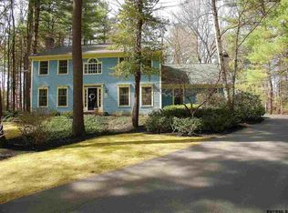 8 Birch Hill Ct, Ballston Lake, NY 12019