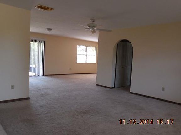 3rd image of 612 SE Essex Dr