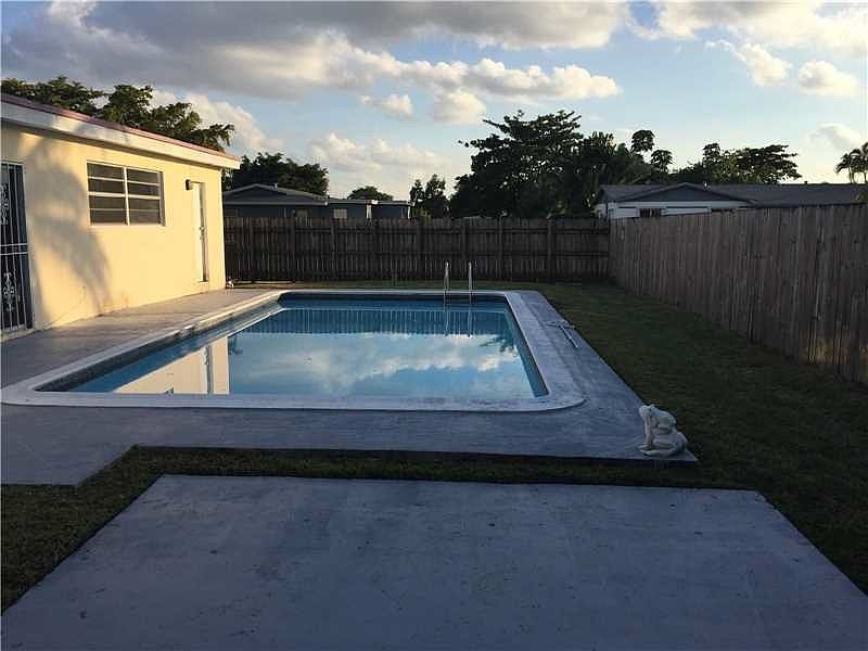 1st image of 20580 NE 2nd Ave