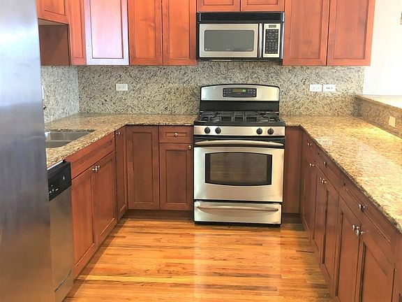 3rd image of 1606 N New England Ave APT 3