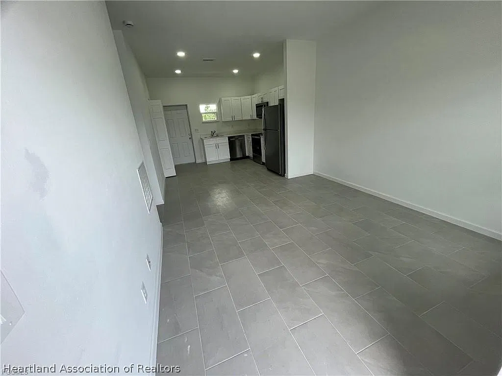 2 bed, 1.0 bath, 896 sqft, $1,450 — Photo 2