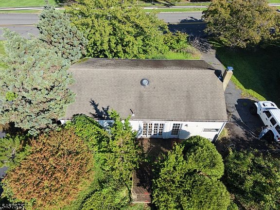 5th image of 148 Eyland Ave