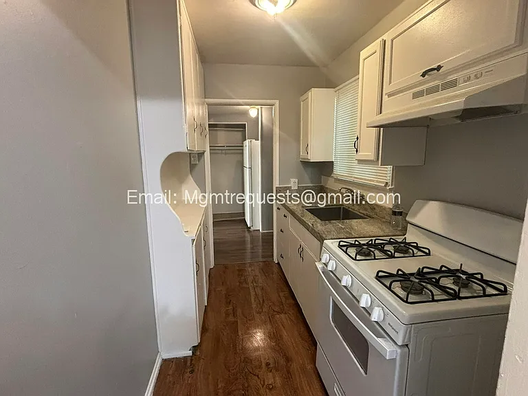 320 E 11th St #1/2 — Photo 8