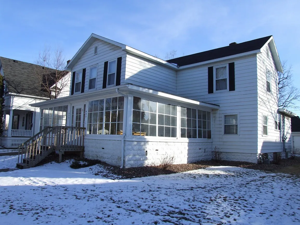 2 bed, 1144 sqft, $910 — Photo 1