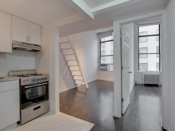 220 Park Avenue South image 1 of 7