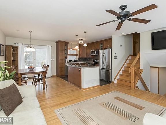 4th image of 819 Stone Haven Dr