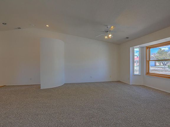 4th image of 10217 Stratford Ave NW