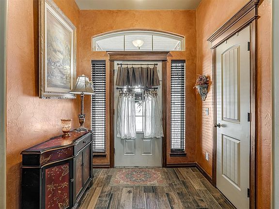 4th image of 923 County Street 2935