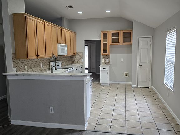 5th image of 1033 Harriman Dr