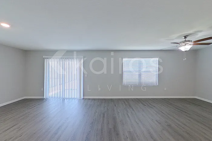 Building Photo - 8704 SW 44th Ct