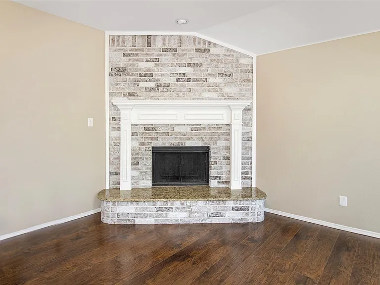 605 Chestnut Ct — Photo 13