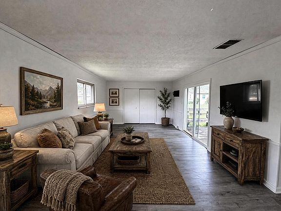 3rd image of 2426 Lawrence Ave