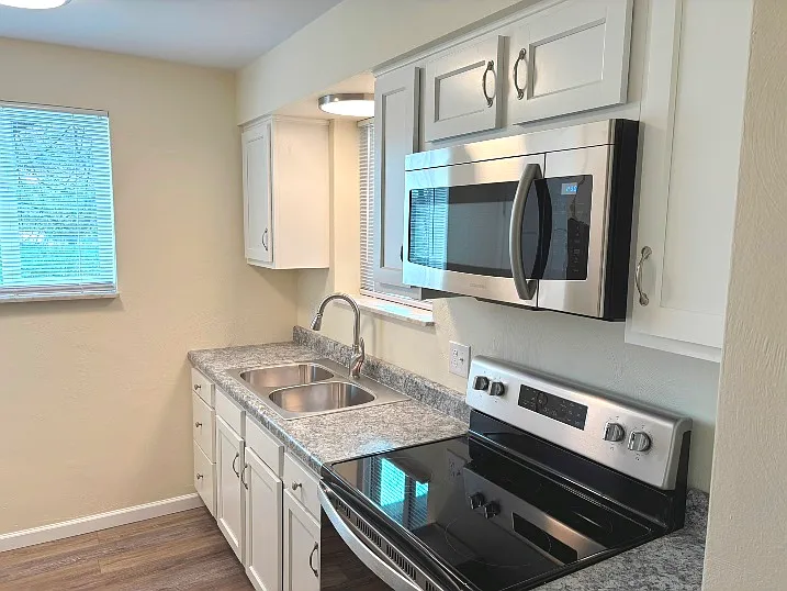 2 bed, 766 sqft, $1,100 — Photo 2