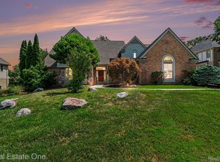 28988 Augusta, Farmington Hills, MI 48331