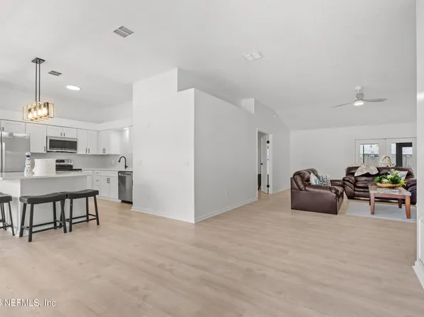 210 NAUGATUCK Drive, Jacksonville, FL 32225