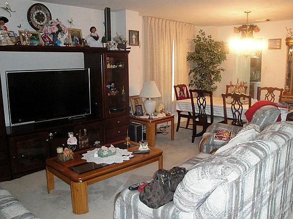 3rd image of 579 Rivergrove Dr