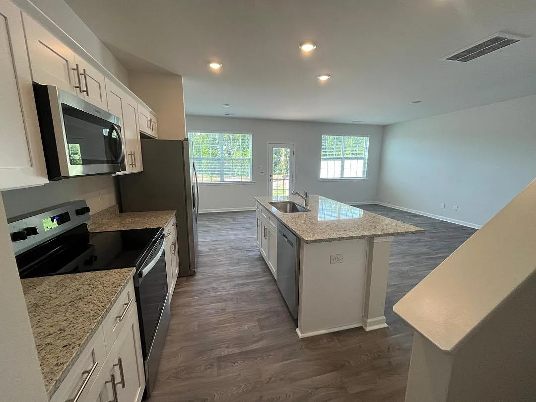 4 bed, 2.5 bath, 1658 sqft, $1,685 — Photo 3