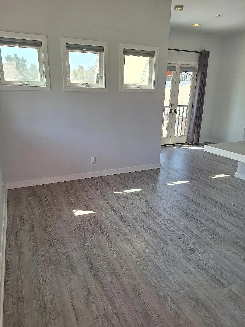 Studio, 400 sqft, $2,400 — Photo 4