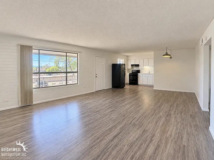 2 bed, 1.0 bath, 1000 sqft, $1,100 — Photo 3