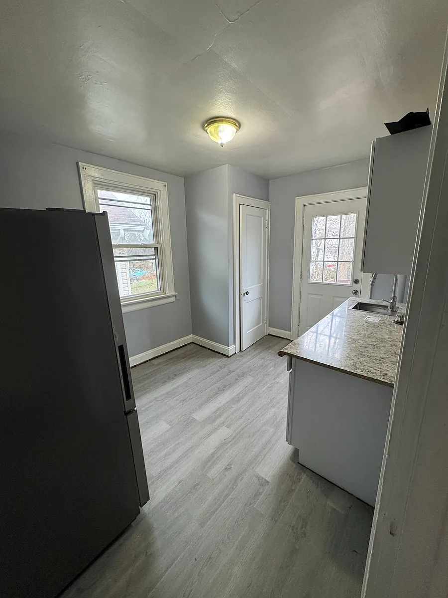 Building Photo - 4210 Lowry Ave #3
