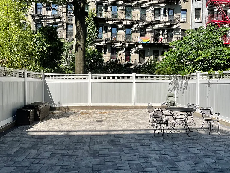 525 E 5th St #1R — Photo 1