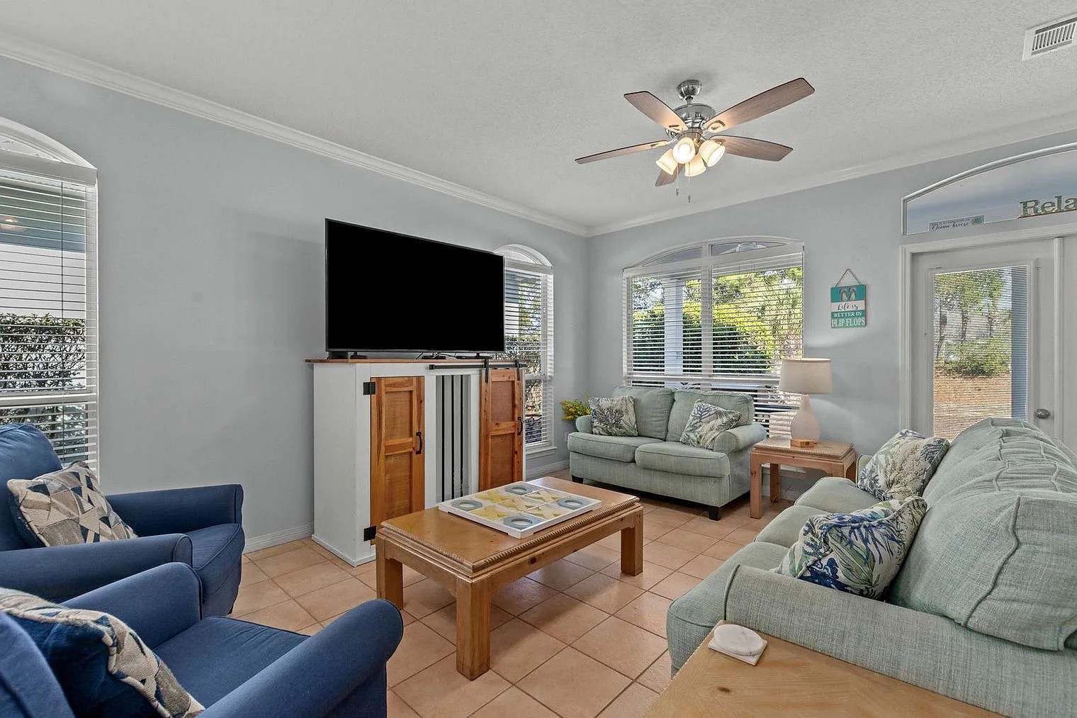 3 bed, 2.0 bath, 1646 sqft, $4,239 — Photo 2