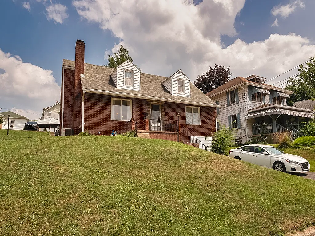 412 Pershing Dr photo 1