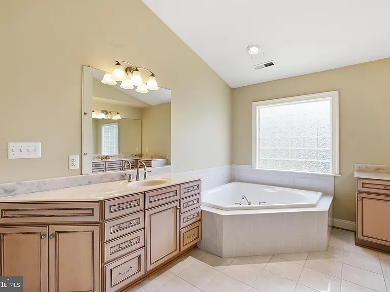 6403 Velliety Ln — Photo 40