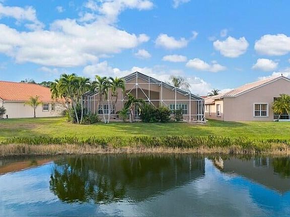 2nd image of 434 NW Shoreview Drive