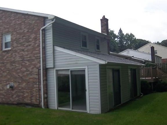 Side view showing Florida room