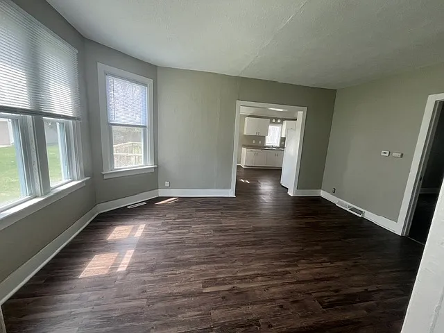 946 N 8th St — Photo 7