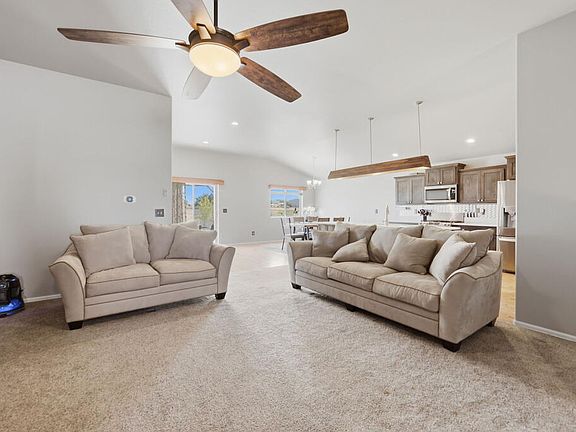 5th image of 1073 W Mescalero Dr
