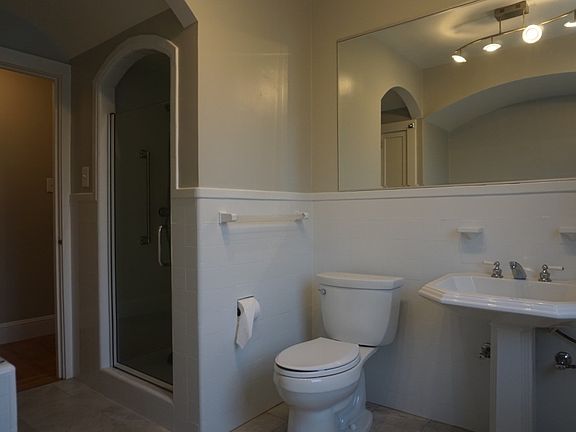 5th image of 2601 31st Ave