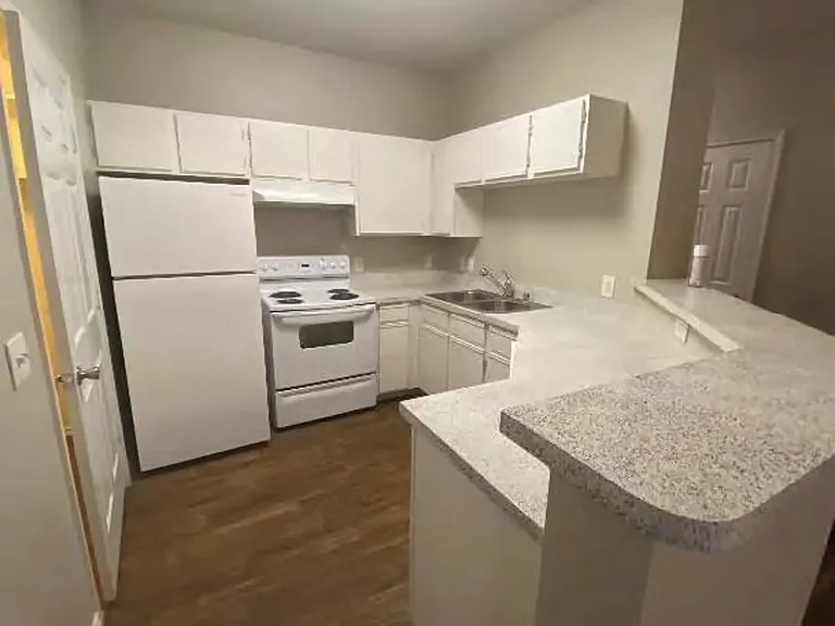 Arlington Park Villas — Photo 9