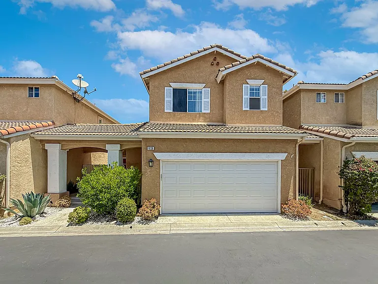 1838 Amberleaf Ln — Photo 2