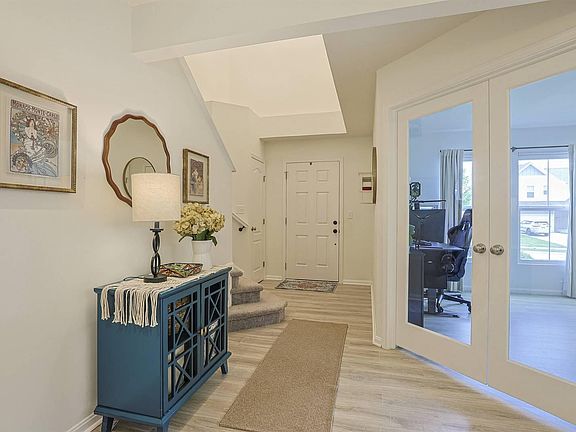 4th image of 1327 Meadowcrest Cir
