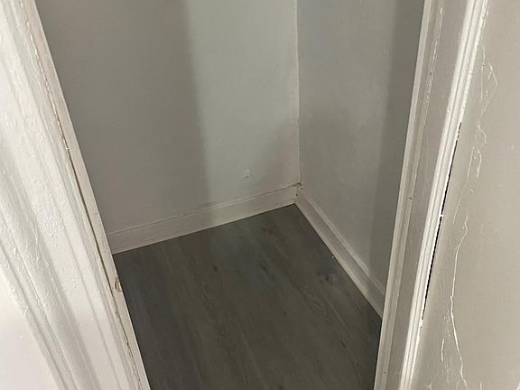 4th image of 3215 Bainbridge Ave Frnt 1