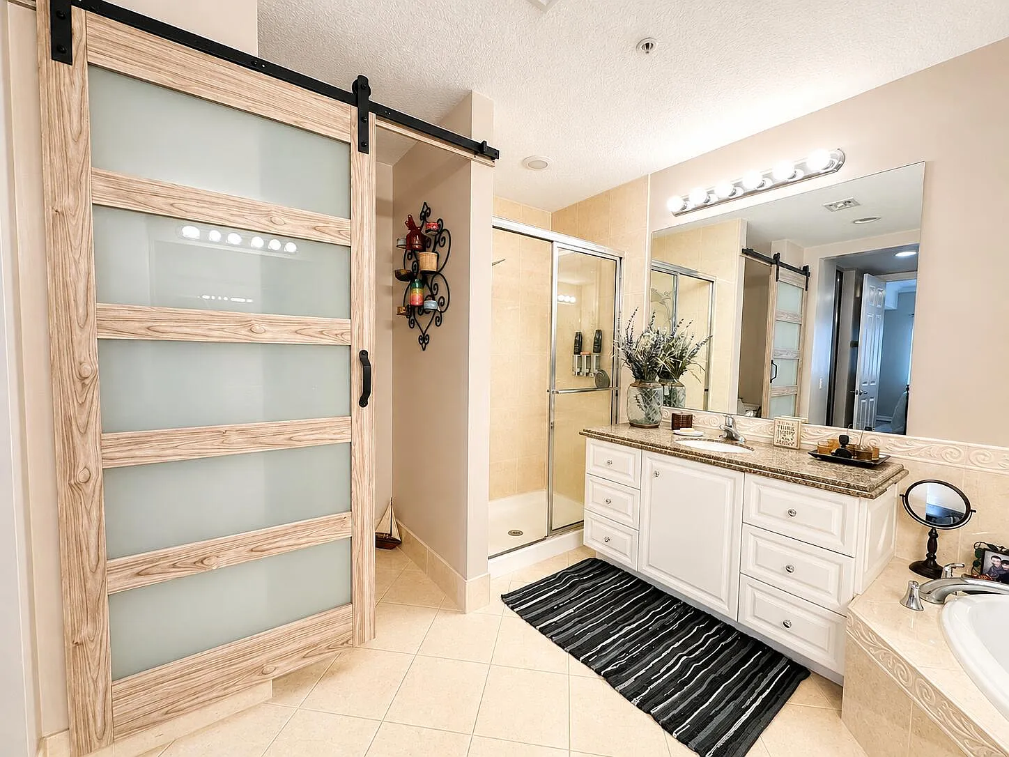 2 bed, 2.0 bath, 1989 sqft, $3,800 — Photo 4