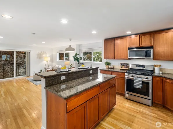 337 N 105th Street #A, Seattle, WA 98133