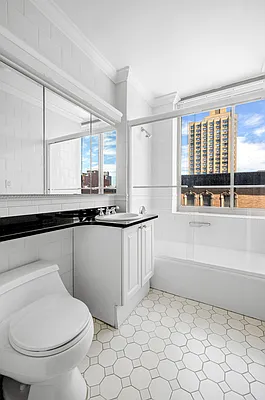 Bathroom, photo 1